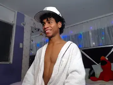 Stripchat Watch Live Sex Cams of Santy_bigcock_01