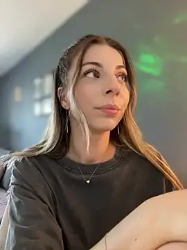 Stripchat Live Sex Cam of Mia_Ethan