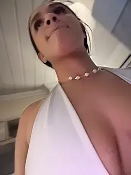 Stripchat Free Porn Cam of Isabella-Teen
