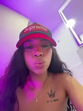 Stripchat Live Sex Cam of bella__honey
