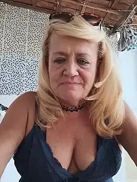 Stripchat Sex Cam of Belladama61