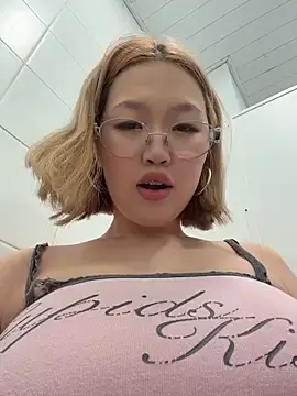 Stripchat Nude Webcam of Aiko_Yumi