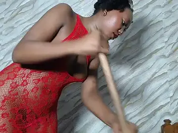 Stripchat Free Porn Cam of SpicyMackenzie22