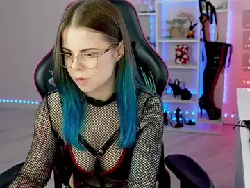 Stripchat Free Live Porn of QueenAliceX