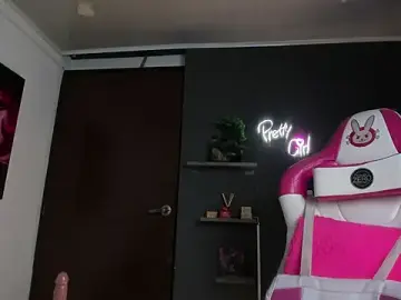 Stripchat Sex Cam of Emilyjhonson_01
