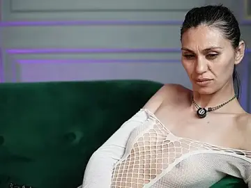 Stripchat Sex Cam of LucyBook