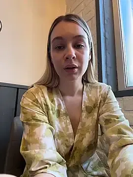 Stripchat Live Sex Cam of SashaCatt