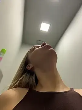 Stripchat Live Sex Cam of SashaCatt