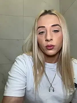 Stripchat Free Live Porn of Strongqueen