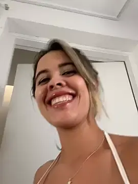 Stripchat Sex Cam of Emilia_Bakerr