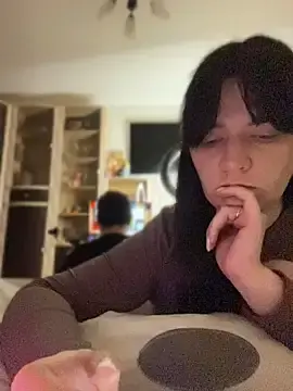 Stripchat Watch Live Sex Cams of Poly_Nick