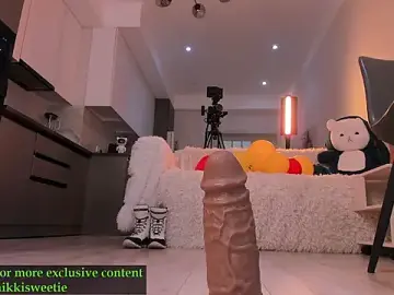Stripchat Live Sex Cam of nikkisweetie