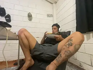 Stripchat Sex Cam of Max_TheHorseDick