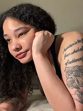 Stripchat Sex Cam of tastylolaaa