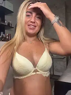 Stripchat Live Sex Cam of CharlottemilfUKx
