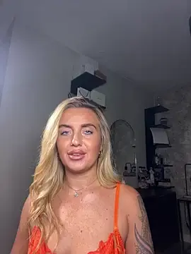 Stripchat Live Sex Cam of CharlottemilfUKx