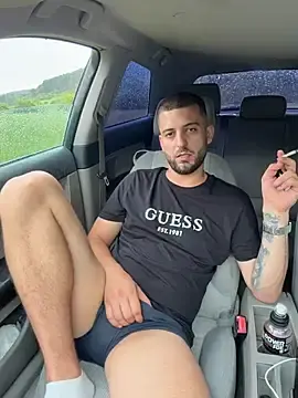 Stripchat Free Porn Cam of Pablo_Hornyguy95