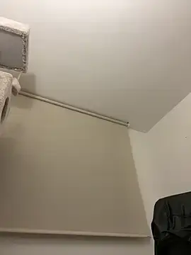 Stripchat Sex Cam of Rae_Lil_White