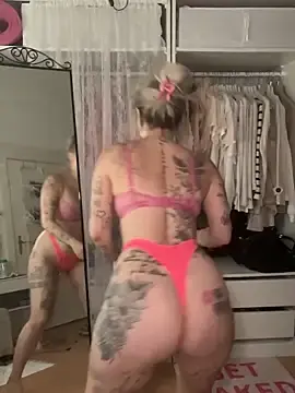 Stripchat Free Live Porn of Shorty_Holly