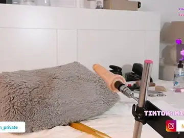 Stripchat Live Sex Cam of Emma4youuu