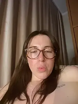 Stripchat Sex Cam of MommmyYummy
