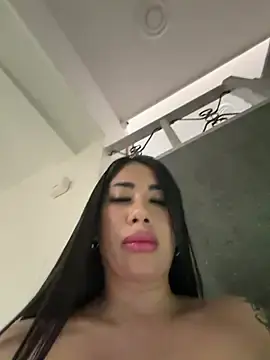 Stripchat Sex Cam of kiim_taaylor