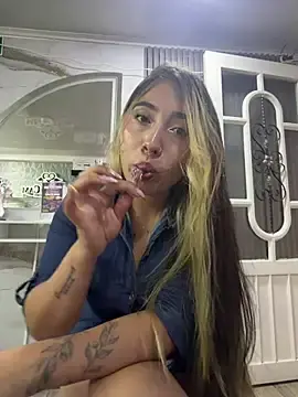 Stripchat Sex Cam of ManuelaVeeleez
