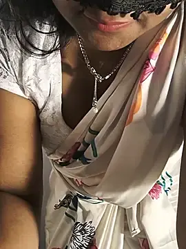 Stripchat Live Sex Cam of DIRTYSECRET_QUEEN_07