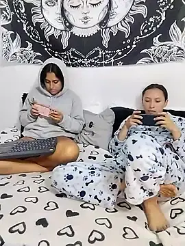 Stripchat Sex Cam of emily_n_abby