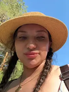 Stripchat Live Sex of MooonReal