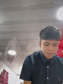 Stripchat Sex Cam of MaxiWildd