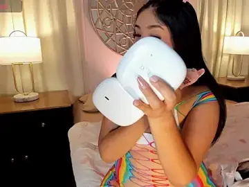 Stripchat Free Porn Cam of Belliinda_21