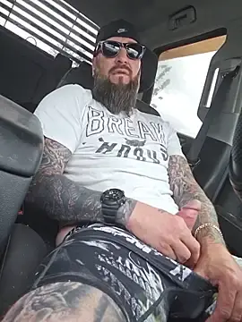 Stripchat Live Sex Cam of Beardedtattood