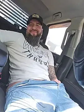 Stripchat Free Porn Cam of Beardedtattood