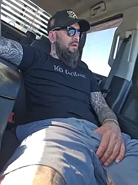 Stripchat Free Porn Cam of Beardedtattood