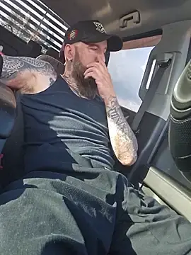 Stripchat Sex Cam of Beardedtattood