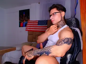Stripchat Sex Cam of DennisWalkerr