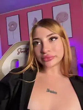 Stripchat Live Sex Cam of Jessy_Queen