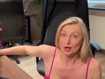 Stripchat Sex Cam of legsLONG