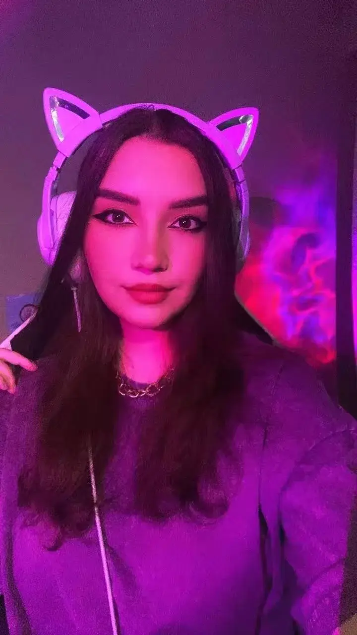 Celia_Sensual_