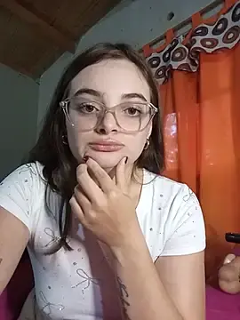 Stripchat Live Sex Cam of Emmacut