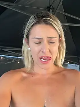 Stripchat Watch Live Sex Cams of petrouchkaaa_