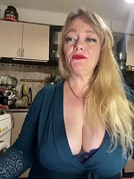 Stripchat Adult Webcam of Sweet-blonde