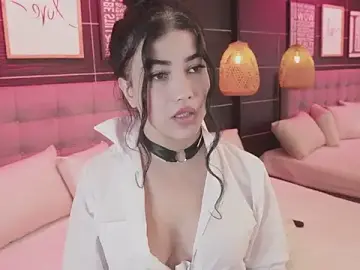 Stripchat Sex Cam of BellaLatinaTS