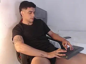 Stripchat Live Sex Cam of adam_levis17