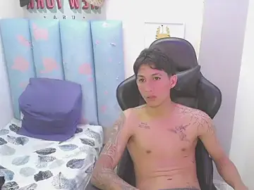 Stripchat Sex Cam of liam_play