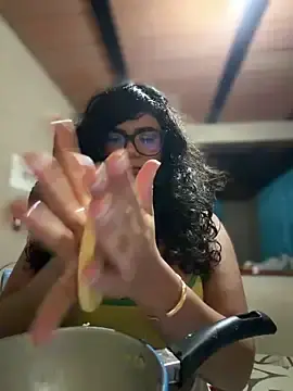 Stripchat Live Sex Cam of Simone_Miller