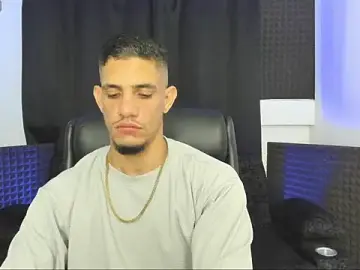 Stripchat Best live sex cam show of jhonnysnow17