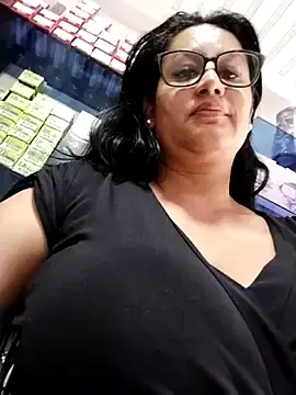 Stripchat Nude Webcam of keilymadam
