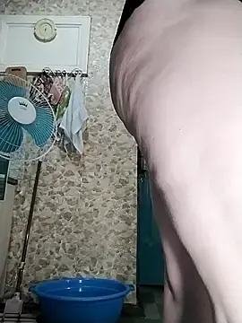 Stripchat Watch Live Sex Cams of Holly-69